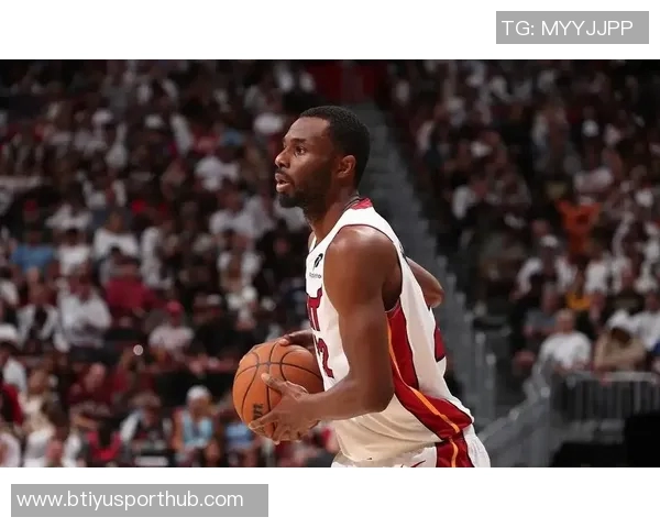 维金斯称赞鲍威尔赛季表现出色第四节关键时刻展现爆发力